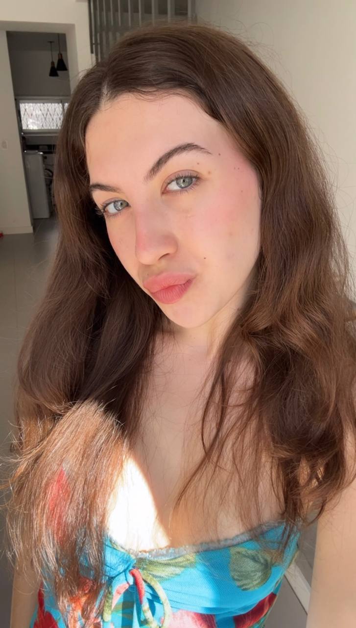 Nude girl Amber in Chittagong