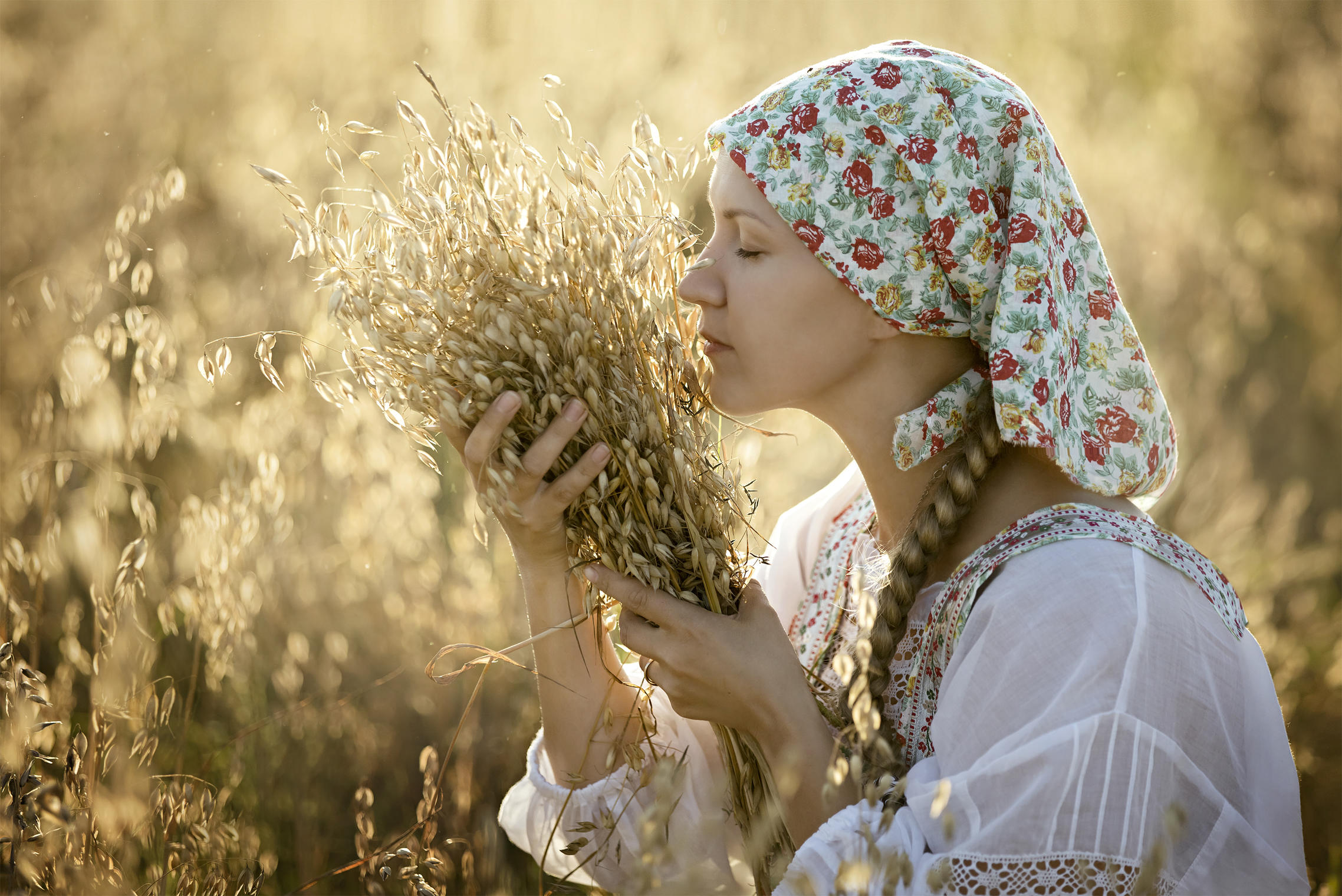 Photo Women in Slavic costumes in Chittagong