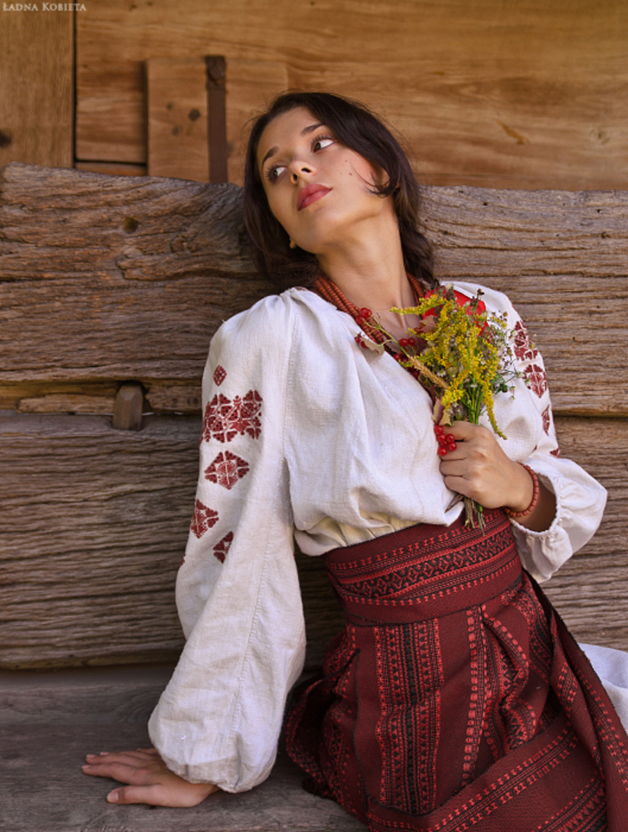 Girls in Slavic costumes in Chittagong