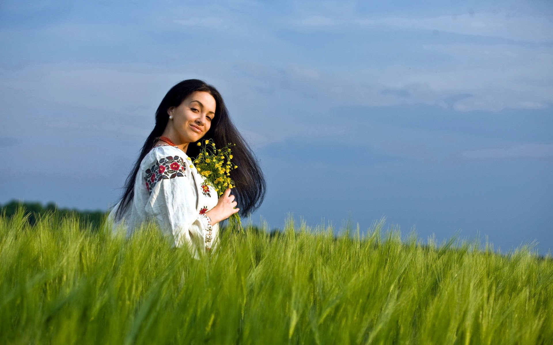 Girls in Slavic costumes in Chittagong
